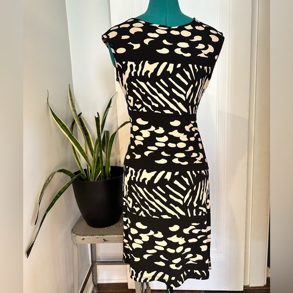 Motherhood Maternity size small Black and Tan Dotted Speckle Dress w/ Tie Front - Picture 10 of 16